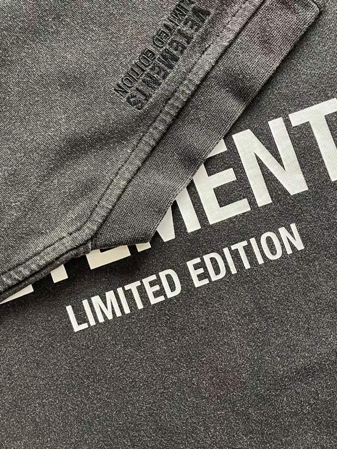 טישרט Vetements