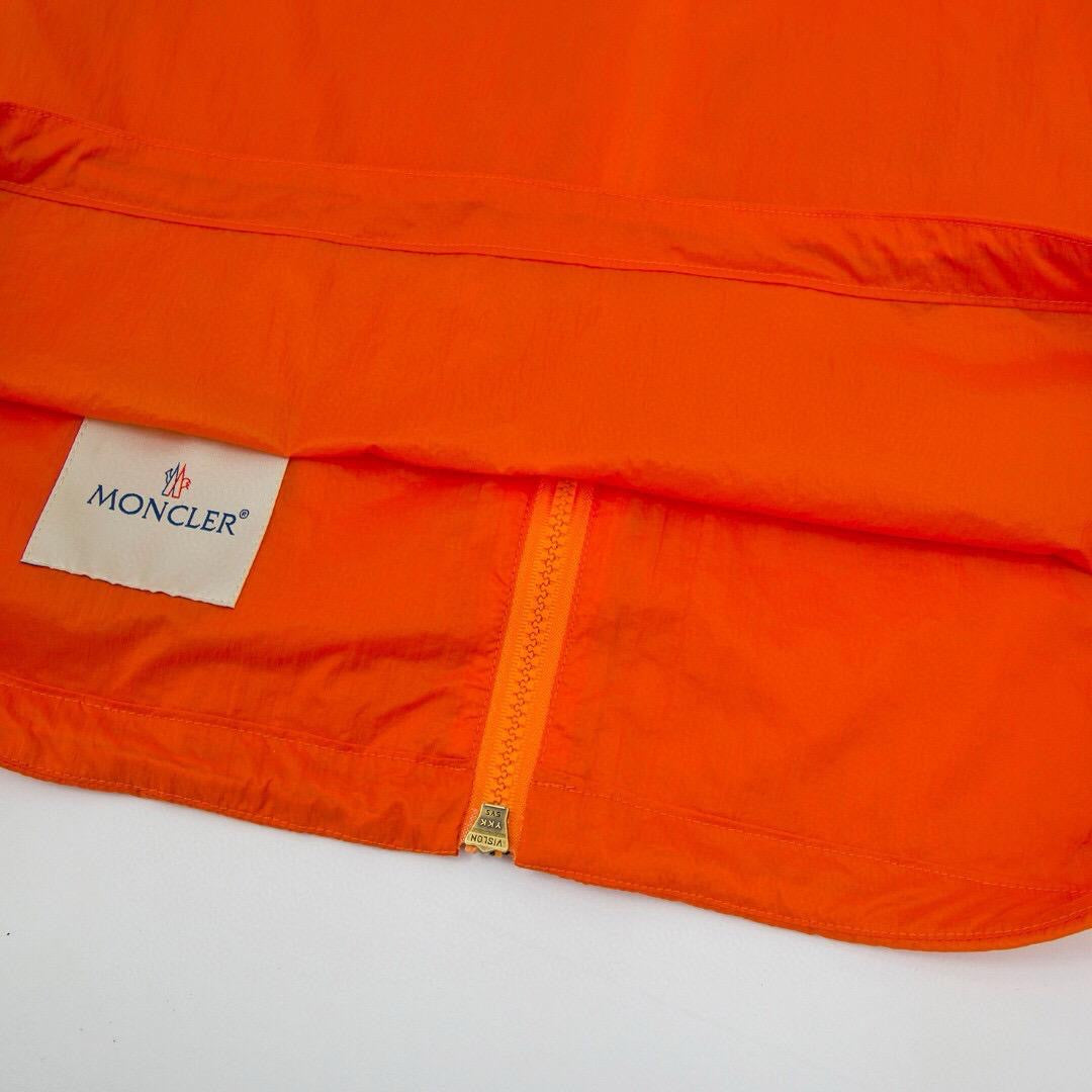 מעיל מונקלר