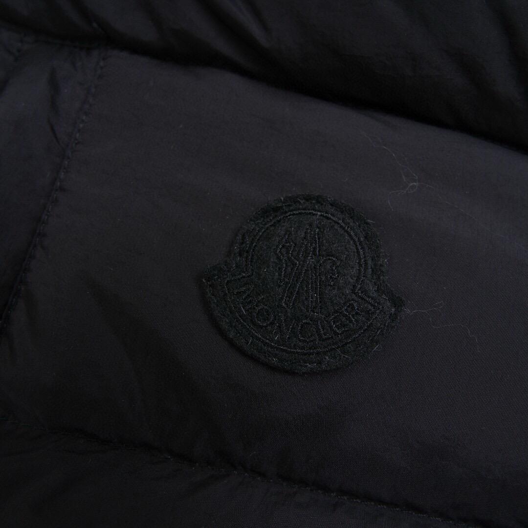 מעיל מונקלר